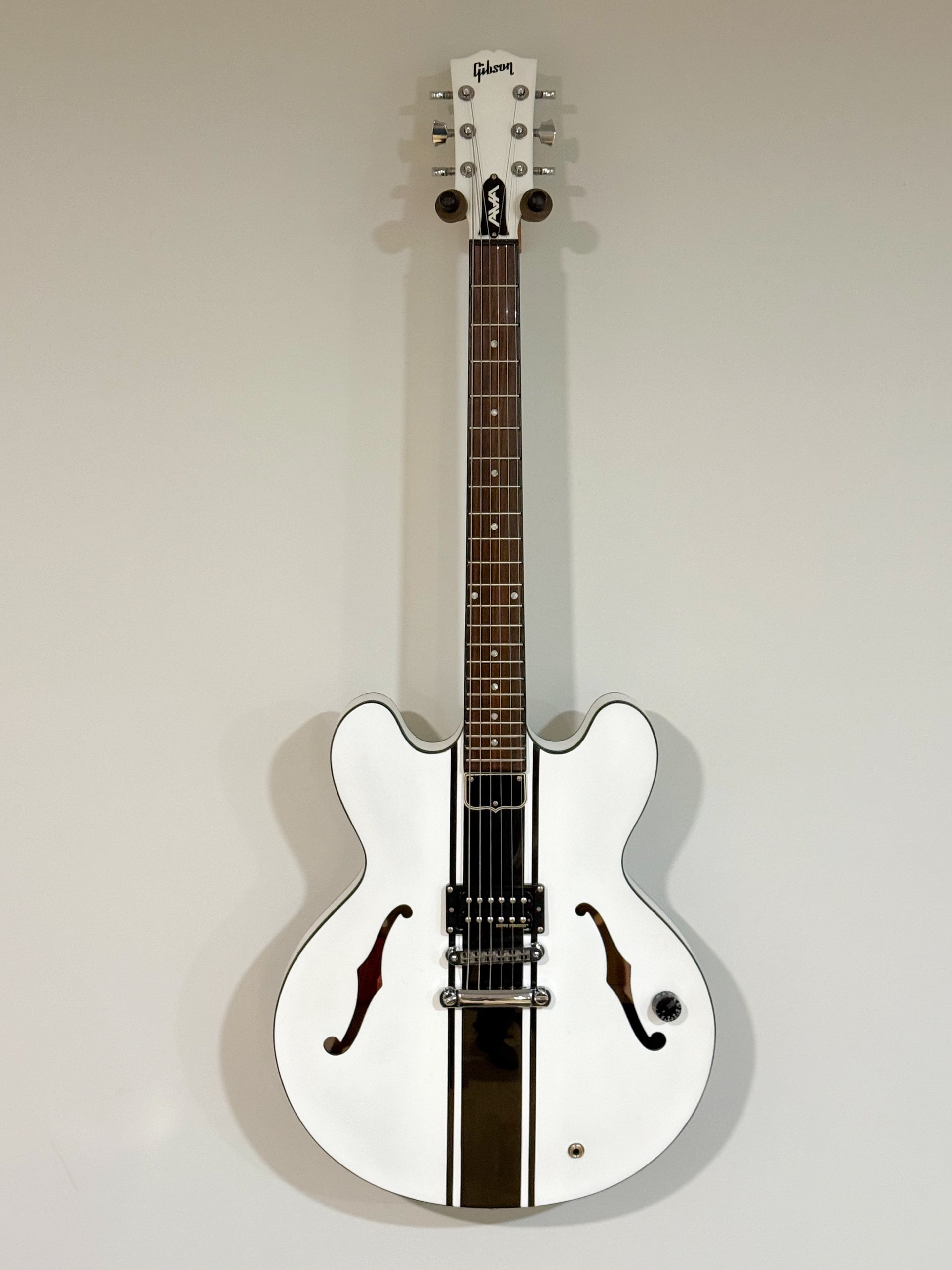 Tom DeLonge Gibson ES-335 — replica guitar by Guitar Guru LLC
